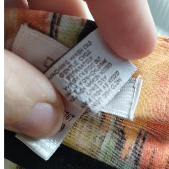 Chico's Size Medium (1) Multicolored Geometric Boho 3/4 Sleeves V-Neck Rayon Top - Picture 6 of 6